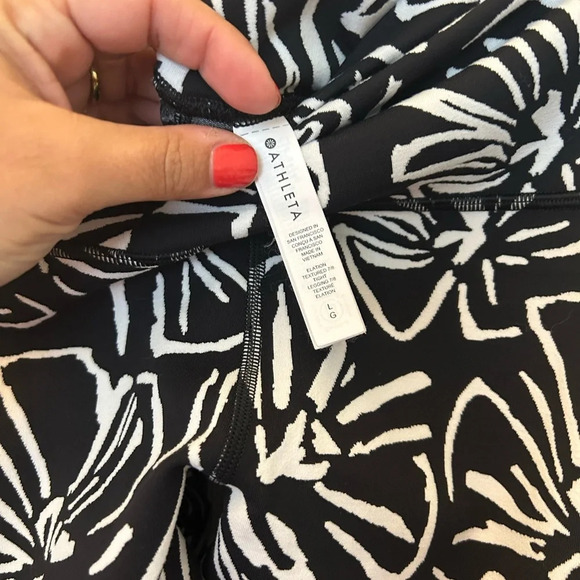 Athleta Elation Textured 7/8 Tight Legging Size Large UPF 50+ Protection Pull On - Picture 5 of 6